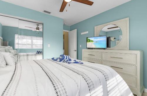 Mid Island Casa | 5535 Casa de Lujo- Heated Pool with Water Views home