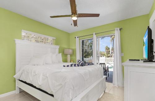 Mid Island Casa | 5535 Casa de Lujo- Heated Pool with Water Views home
