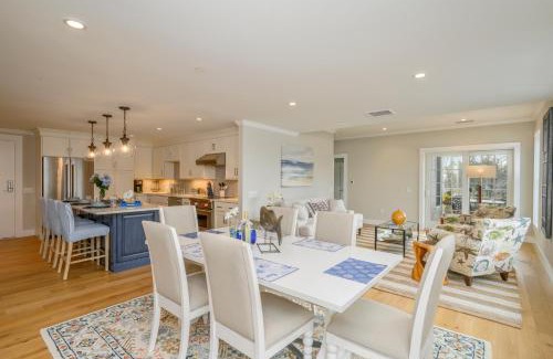 Harwich Port Casa | 557 Route 28, Unit 204, Harwich Port Cape Cod - - Beach Therapy