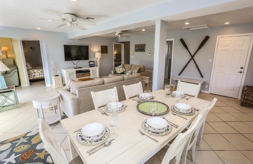 Mid Island Casa | 5570 Palmetto Street