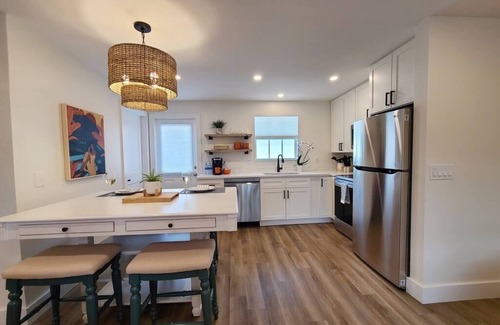 Naples Park Cabaña | 558 Pink Pearl Cottage| New Pool | Mins 2 Beaches