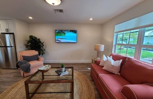 Naples Park Cabaña | 558 Pink Pearl Cottage| New Pool | Mins 2 Beaches