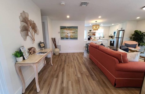 Naples Park Cabaña | 558 Pink Pearl Cottage| New Pool | Mins 2 Beaches