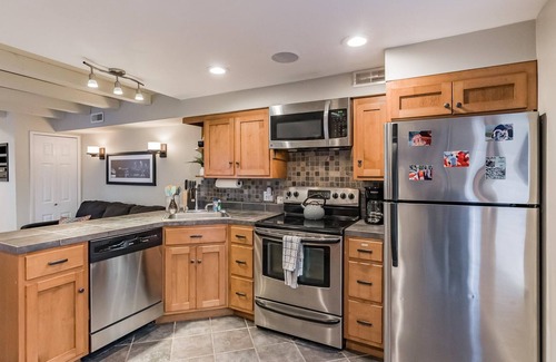 Fairmount Villa | 564 1/2 North Judson