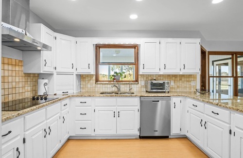 Oviedo Casa | 5700+ sqt home & a barn to celebrate your special milestones on 20-acre Orlando