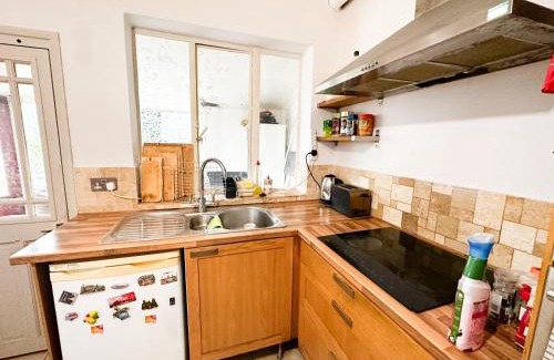 Evelyn Casa | 58 Alloa townhouse