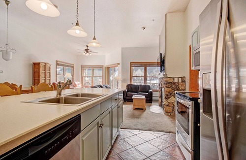 Mountain House Hotel | 5983 Hidden River Lodge 3 Bedroom Condo by RedAwning
