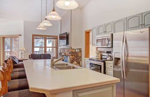 Mountain House Hotel | 5983 Hidden River Lodge 3 Bedroom Condo by RedAwning