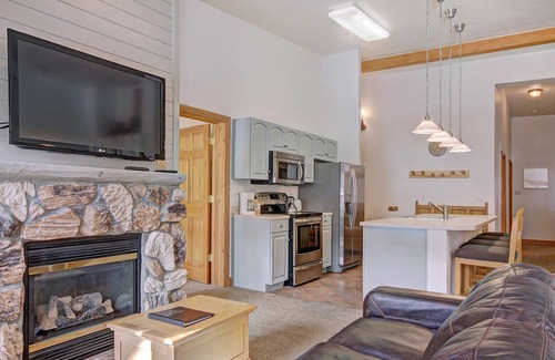 Mountain House Hotel | 5983 Hidden River Lodge 3 Bedroom Condo by RedAwning