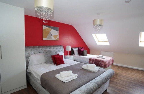 Heston West Casa | 59B Comfortable Home Sleeps 8