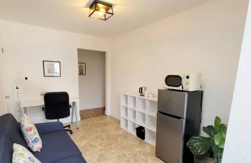Berryessa Casa | 5b3b single house with gated front back yard