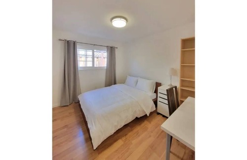 Berryessa Casa | 5b3b single house with gated front back yard