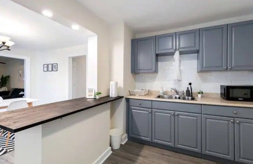 Walkerville Casa | 5bd/2Ba Walkerville Suite - mins to DT, WIFI