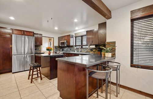 Santa Fe Casa | 5bd, 3.5bath home - family & pet friendly,11 min to downtown area, fireplaces