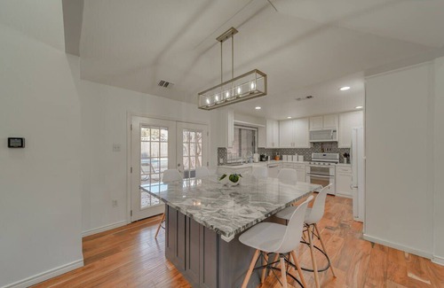 Richardson Casa | 5BD/3BA Bright & Cheerful + Backyard Pool Retreat