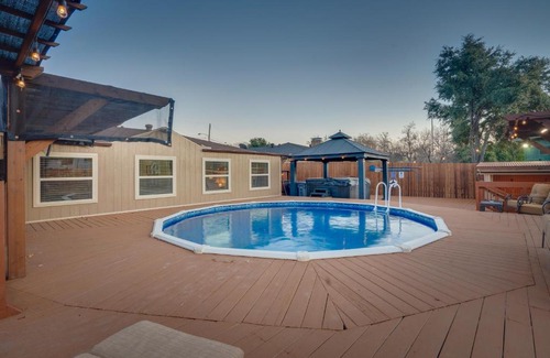 Dallas Casa | 5BD-3BA in the Heart of Dallas wit Pool & Hot Tub