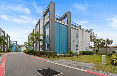 Reunion Apartamento | 5Bd 4 and a half Ba 2 Story apt 49-215