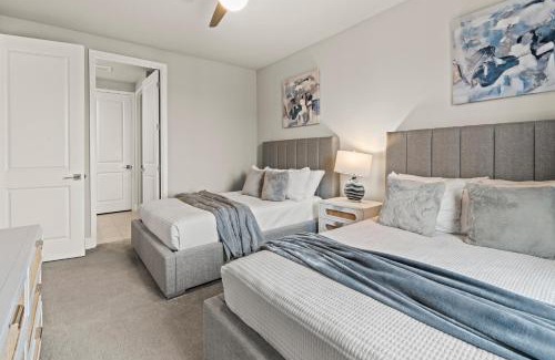 Reunion Apartamento | 5Bd 4 and a half Ba 2 Story apt 49-215