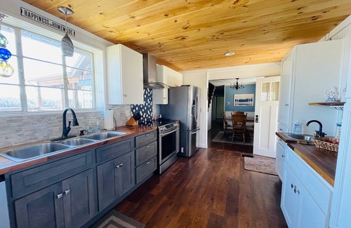 Dandridge Casa | 5bd~4ba Near Smoky Mountains Attractions~Majestic Views, Hot Tub, FirePit SMORES