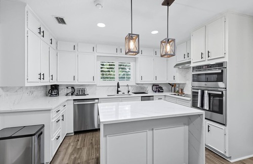Flower Mound Casa | 5BD Modern Farmhouse Retreat, Sleeps 12