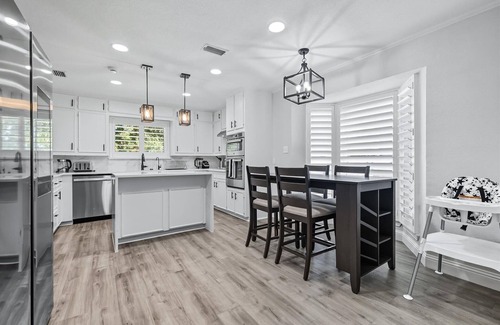 Flower Mound Casa | 5BD Modern Farmhouse Retreat, Sleeps 12
