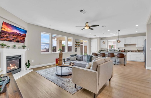 Fairfield Casa | 5BD Modern Home: Pool/Ping-Pong/Arcade - Wine City