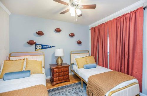 South Bend Casa | 5bd Notre Dame Football Theme-Arcade-Firepit