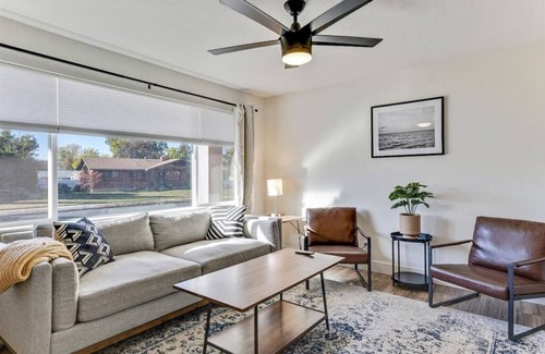 Layton Casa | 5BD w King bed,CheerfulHome in Layton Sleeps 10