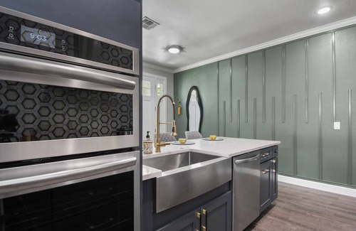 Orlando Villa | 5BDR Villa Pet Friendly Fenced in Backyard Walking Distance to Restaurants