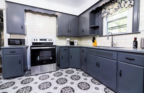 Niagara Falls Casa | 5Br, 1.5 Ba Close To Niagara Falls State Park