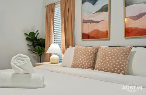 North University Apartamento | 5BR 2BA Austin Hideaway Near SoCo The Domain and Lady Bird Lake by Austin Vacay