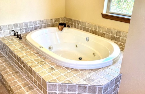 Atascadero Otro | 5br/3.5ba Estate Sleeps 10 w Pool, Jacuzzi, Playground, Game Room, fire pit