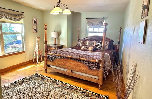 Atascadero Otro | 5br/3.5ba Estate Sleeps 10 w Pool, Jacuzzi, Playground, Game Room, fire pit