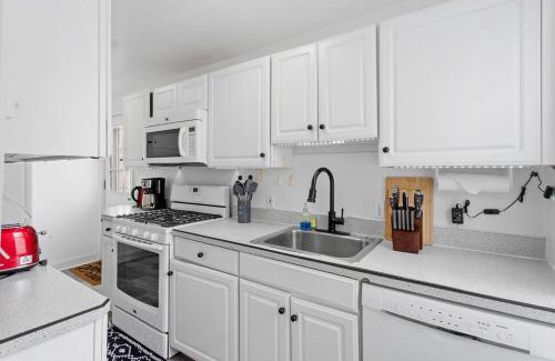 Atlantic City Casa | 5BR 3BA Family Retreat 2 Blocks from Beach