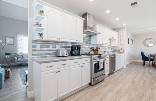 Highland Hills Casa | ❤ 5BR/3BA Modern Cozy Farmhouse, Spacious Backyard w/ Pool + Fire Pit