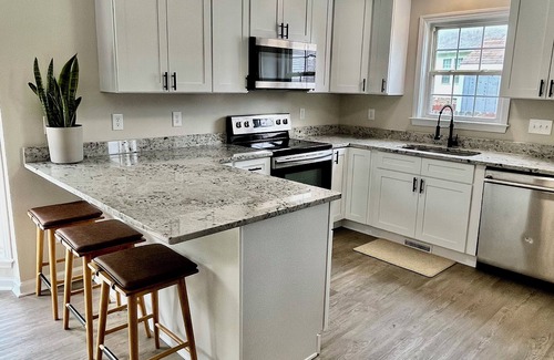 Southeast Raleigh Casa | 5BR/3BA Sleeps 12 NEW kitchen, bathrooms, mattresses, linens, furniture, firepit