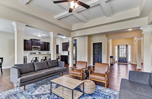 Lawrenceville Casa | 5br/3ba, sleeps 12! Newly renovated w/ media room!