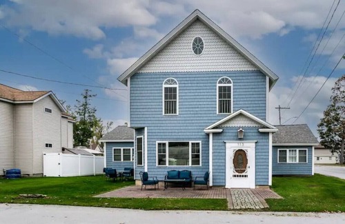 Sylvan Beach Casa | Luxurious 5 BR Home in the Heart of Sylvan Beach!