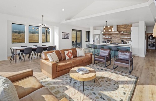 Red Lodge Casa | 5BR 6B 4 King En Suites w Sauna and Game Room