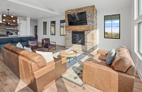 Red Lodge Casa | 5BR 6B 4 King En Suites w Sauna and Game Room