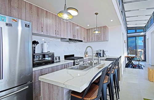 El Sargento Casa | Modern shipping container homes, 5BR/4BA, Multiple rooftops, Firepits, Fast Wifi w/ Starlink backup