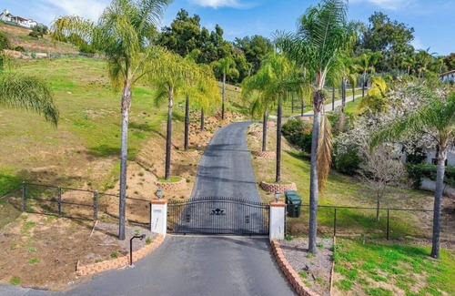 Fallbrook Villa | 3-Acres Estate, 3000 sqft, near Winery in Fallbrook