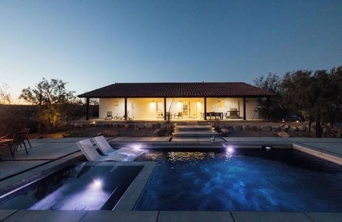 Joshua Tree Casa | 5BR 4BTH Heated Pool, Hot Tub, Disc Golf, RV Lots, 5 mins to JTNP