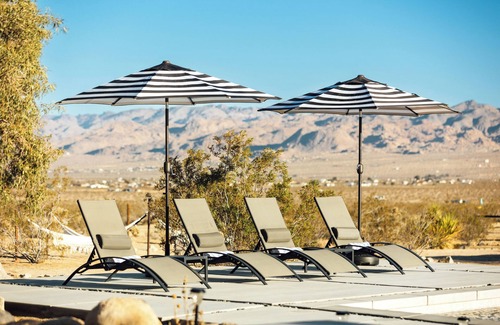 Joshua Tree Casa | 5BR 4BTH Heated Pool, Hot Tub, Disc Golf, RV Lots, 5 mins to JTNP