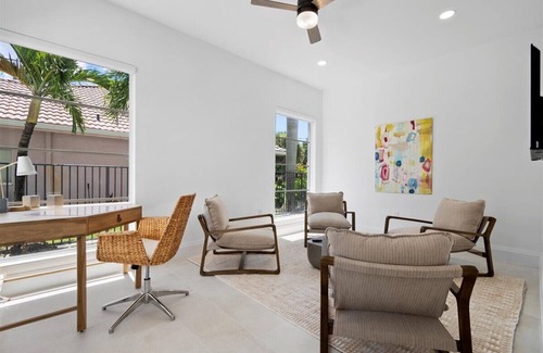 College Park Casa | 5BR/7BA Lux Pool with Guest House-5 min from Beach
