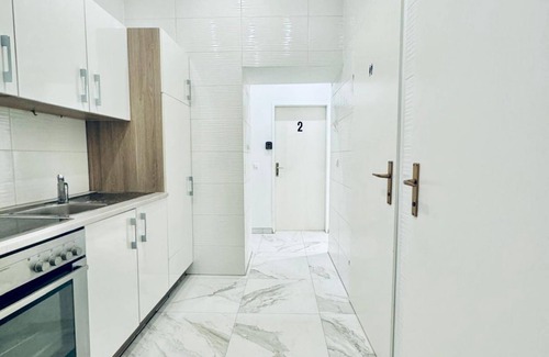 Liesing Apartamento | 5BR Apartment; Near Atzgersdorf Park, 11-Min Walk
