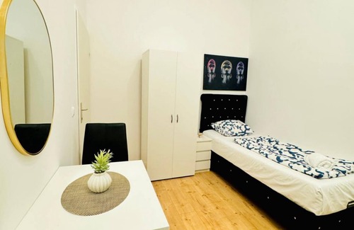 Liesing Apartamento | 5BR Apartment; Near Atzgersdorf Park, 11-Min Walk