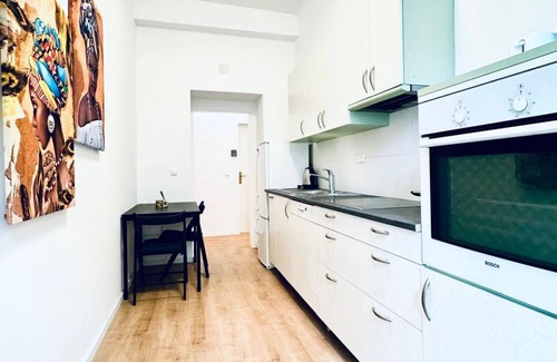 Rudolfsheim-Funfhaus Apartamento | 5BR Apt. Ideal for Groups; 7- Min to Westbahnhof