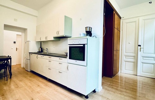 Rudolfsheim-Funfhaus Apartamento | 5BR Apt. Ideal for Groups; 7- Min to Westbahnhof