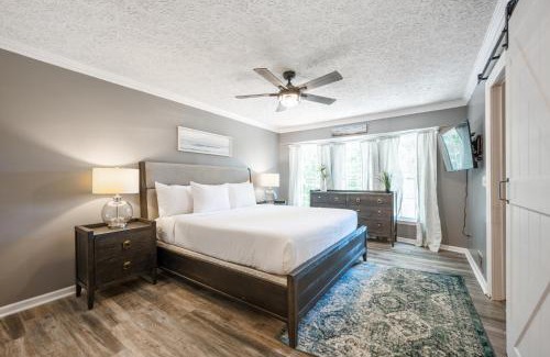 Woodstock Casa | 5BR Combined Units with Hot tub and Grill